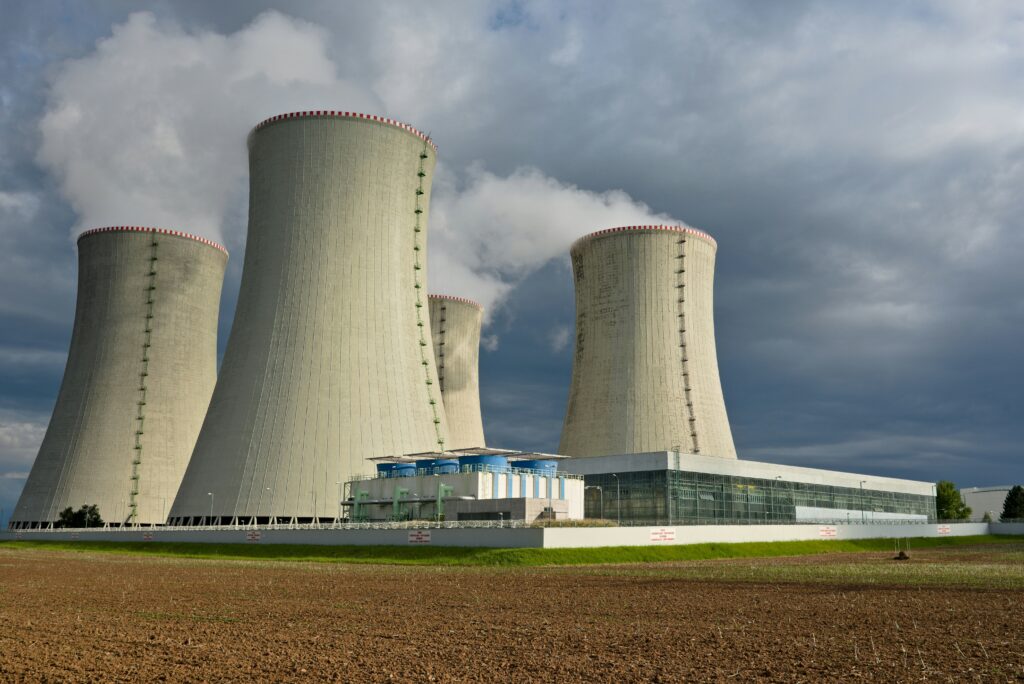 Nuclear power station cooling towers